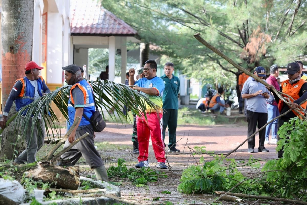Pemerintah Desa Gelar Gotong Royong Massal untuk Kebersihan Lingkungan